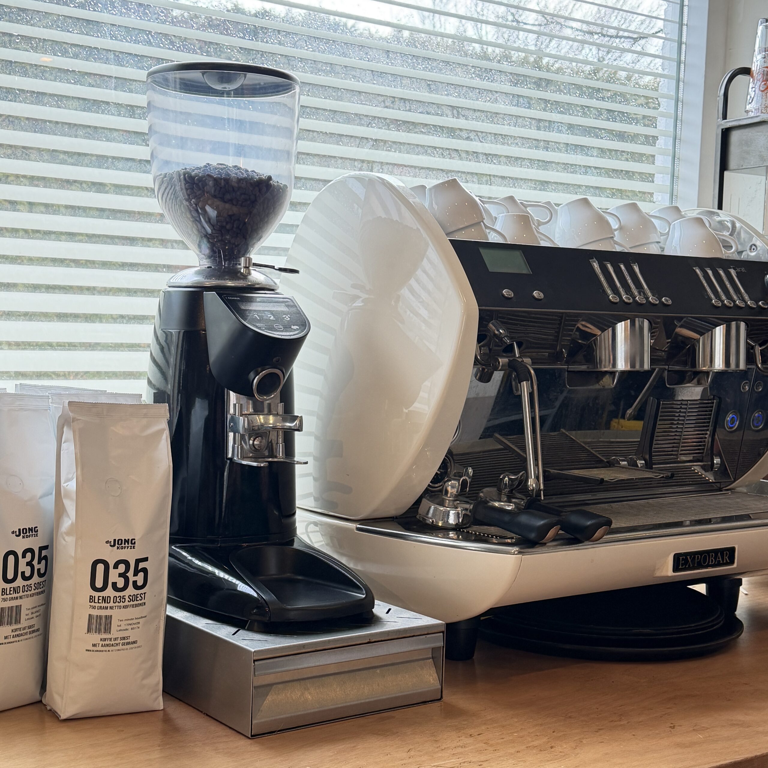 Blend 035 van De Jong Koffie bij een lokale ondernemer in Soest